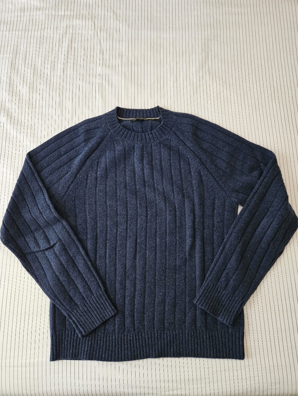 Ribbed Crewneck Wool Blend Sweater in Navy Blue